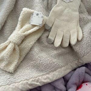 Cream  Headband and Gloves Set